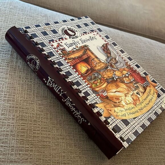 Gooseberry Patch Family Favorites Cookbook - Picture 4 of 5